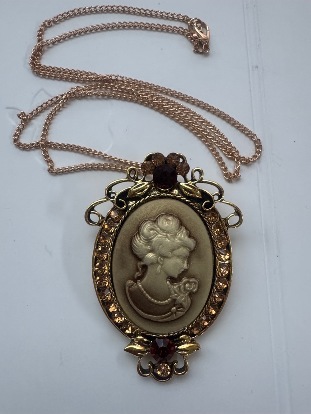 New Vintage-Inspired Cameo Pendant Necklace in Gold and Champagne